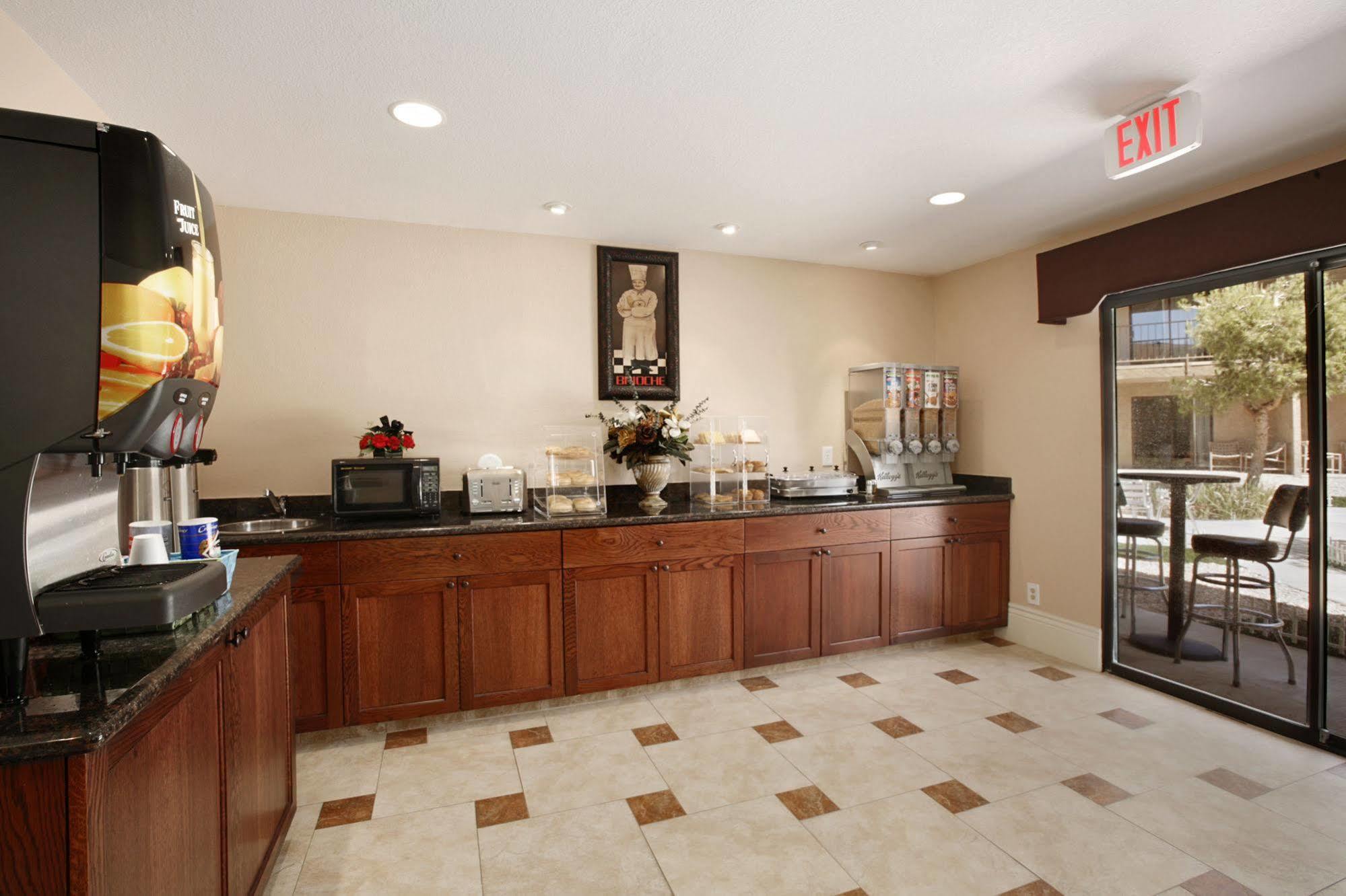 Travelodge Inn & Suites By Wyndham Yucca Valley/Joshua Tree Restaurant photo